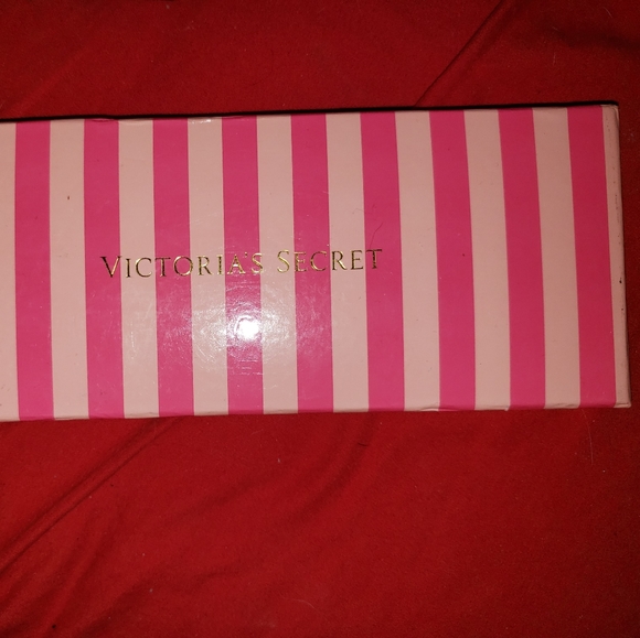 Victoria's secret toggle bracelet - Picture 3 of 3